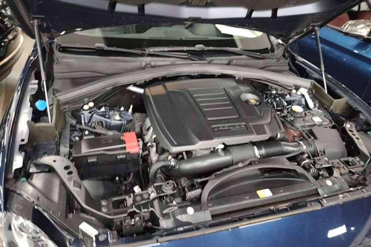 Used Jaguar F-PACE 2019 2.0T Four-Wheel Drive Urban Luxury Edition Engine Bay