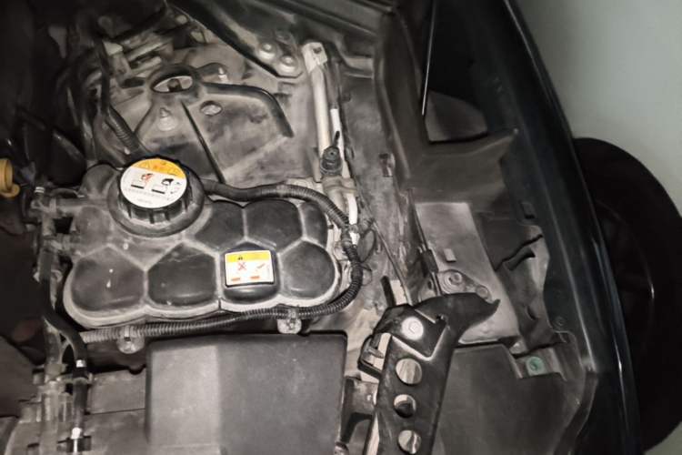 Used Jaguar F-PACE 2019 2.0T Four-Wheel Drive Urban Luxury Edition Engine Bay Left