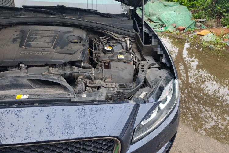 Used Jaguar F-PACE 2019 2.0T Four-Wheel Drive Urban Luxury Edition Engine Bay Left