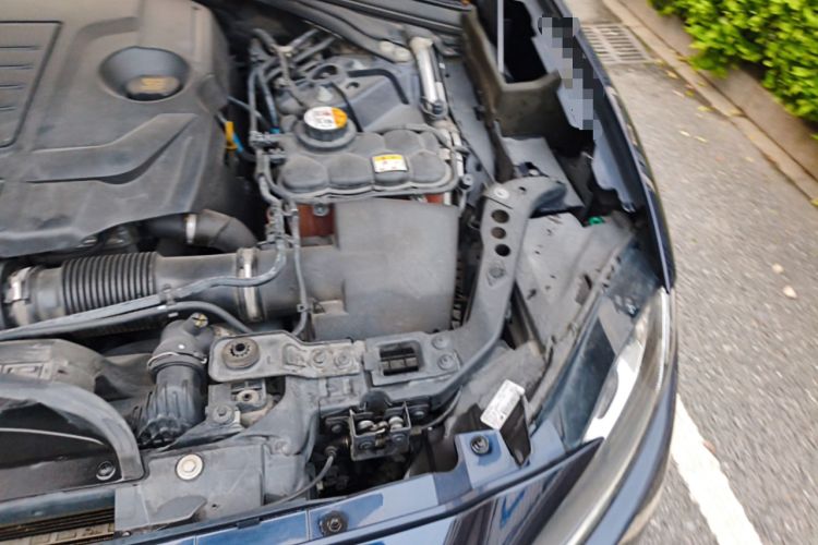 Used Jaguar F-PACE 2019 2.0T Four-Wheel Drive Urban Luxury Edition Engine Bay Left