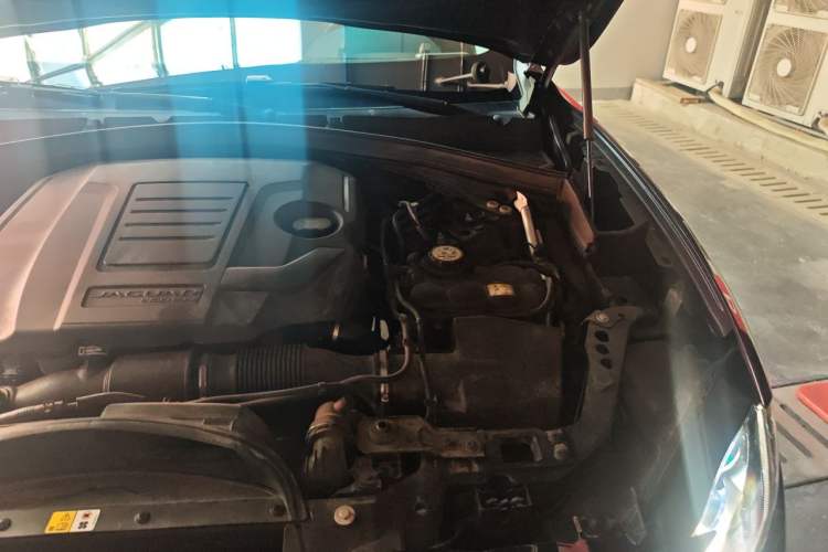 Used Jaguar F-PACE 2019 2.0T Four-Wheel Drive Urban Luxury Edition Engine Bay Left