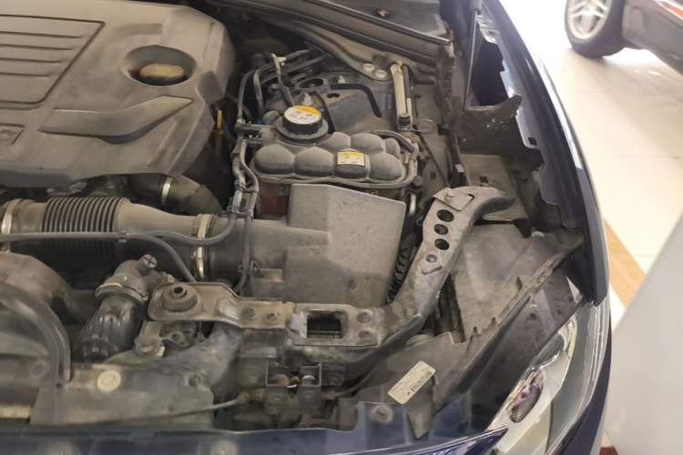 Used Jaguar F-PACE 2019 2.0T Four-Wheel Drive Urban Luxury Edition Engine Bay Left