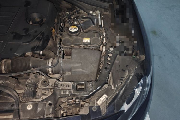 Used Jaguar F-PACE 2019 2.0T Four-Wheel Drive Urban Luxury Edition Engine Bay Left