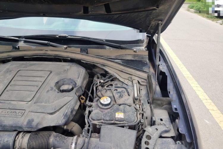 Used Jaguar F-PACE 2019 2.0T Four-Wheel Drive Urban Luxury Edition Engine Bay Left