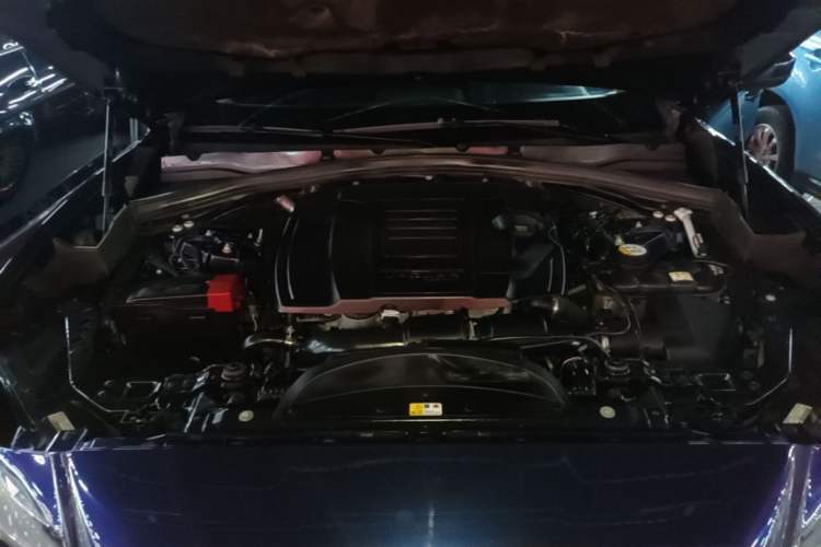 Used Jaguar F-PACE 2019 2.0T Four-Wheel Drive Urban Luxury Edition Engine Bay