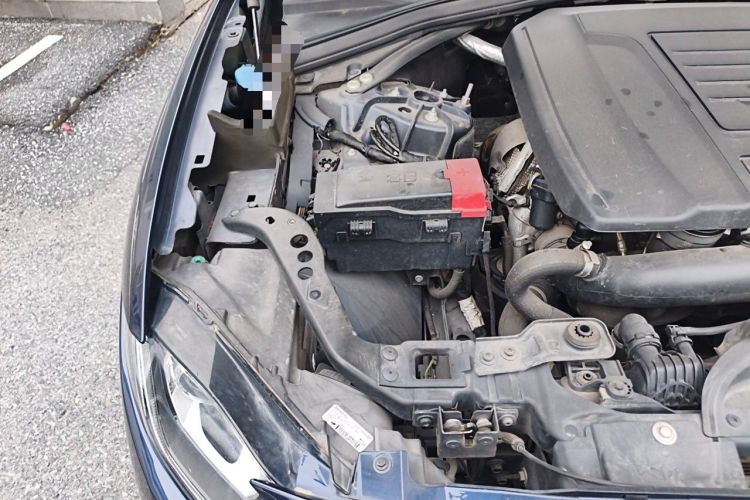 Used Jaguar F-PACE 2019 2.0T Four-Wheel Drive Urban Luxury Edition Engine Bay Right