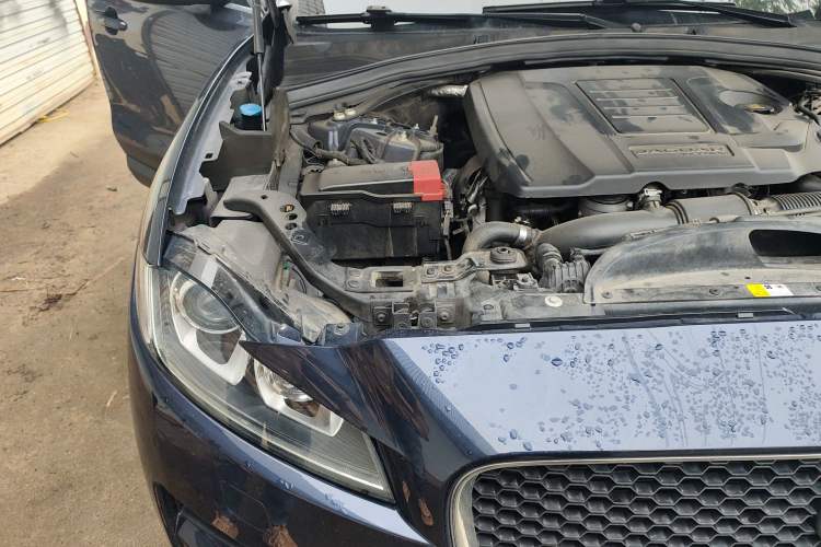 Used Jaguar F-PACE 2019 2.0T Four-Wheel Drive Urban Luxury Edition Engine Bay Right