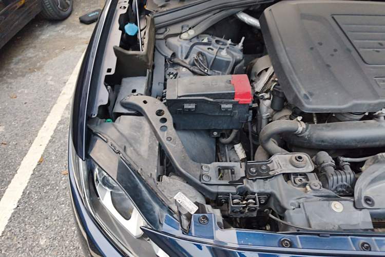 Used Jaguar F-PACE 2019 2.0T Four-Wheel Drive Urban Luxury Edition Engine Bay Right
