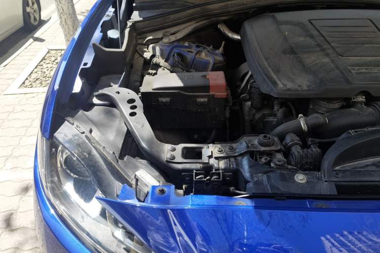 Used Jaguar F-PACE 2019 2.0T Four-Wheel Drive Urban Luxury Edition Engine Bay Right