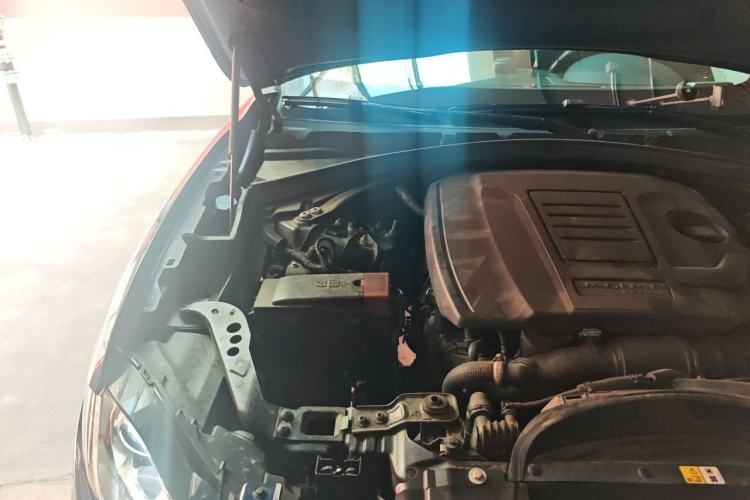 Used Jaguar F-PACE 2019 2.0T Four-Wheel Drive Urban Luxury Edition Engine Bay Right
