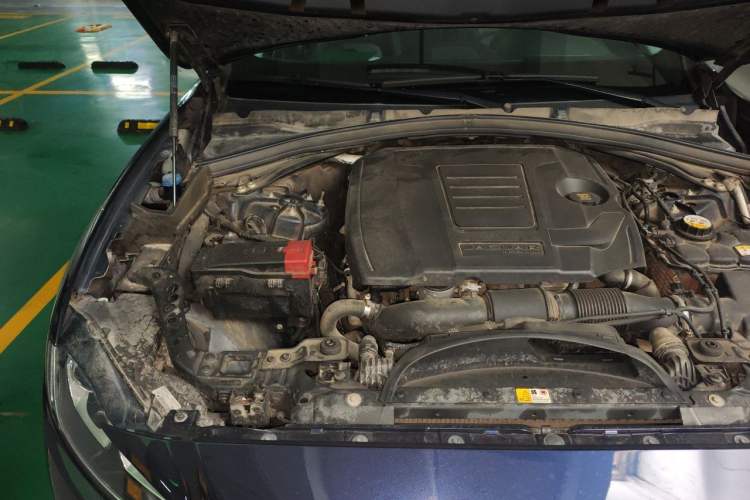 Used Jaguar F-PACE 2019 2.0T Four-Wheel Drive Urban Luxury Edition Engine Bay Right