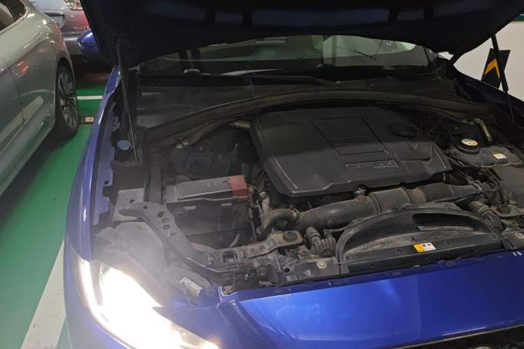 Used Jaguar F-PACE 2019 2.0T Four-Wheel Drive Urban Luxury Edition Engine Bay Right