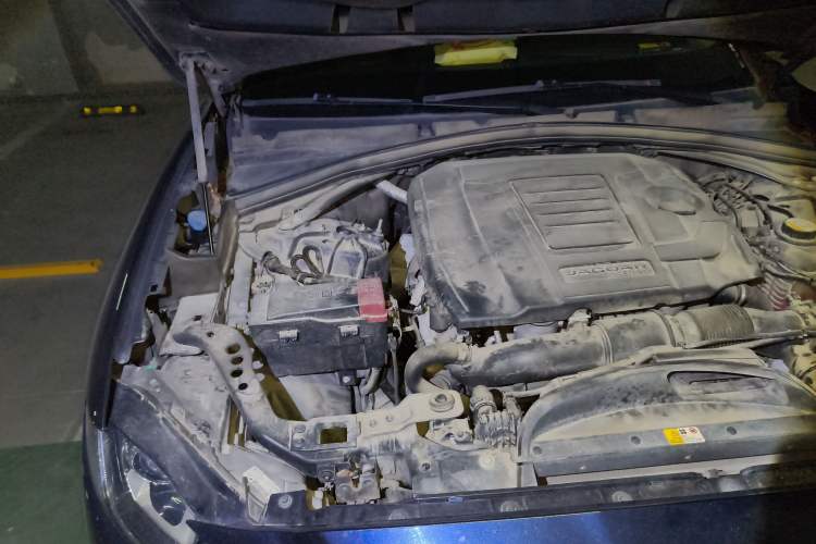 Used Jaguar F-PACE 2019 2.0T Four-Wheel Drive Urban Luxury Edition Engine Bay Right