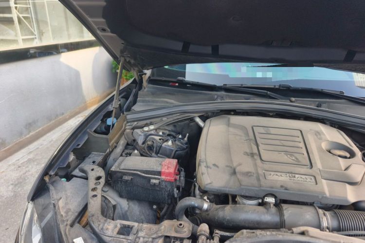 Used Jaguar F-PACE 2019 2.0T Four-Wheel Drive Urban Luxury Edition Engine Bay Right