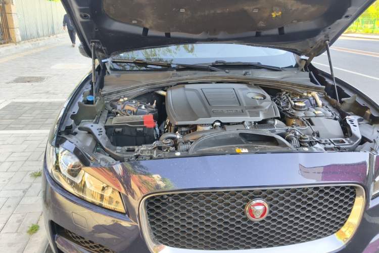 Used Jaguar F-PACE 2019 2.0T Four-Wheel Drive Urban Luxury Edition Engine Bay Right