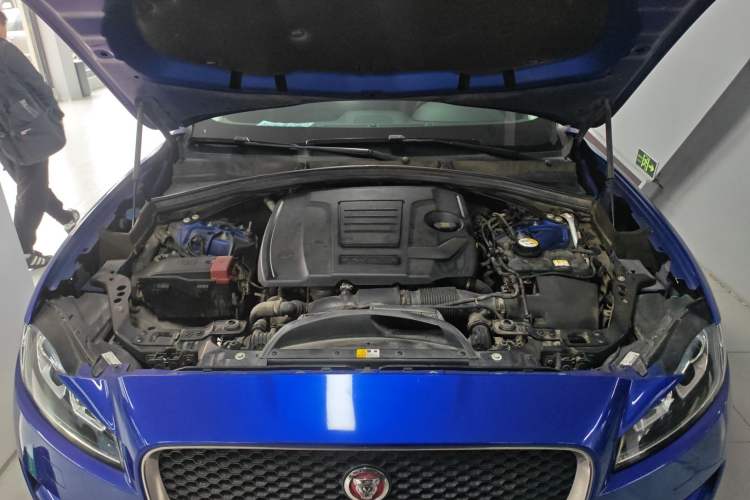 Used Jaguar F-PACE 2019 2.0T Four-Wheel Drive Urban Luxury Edition Engine Bay