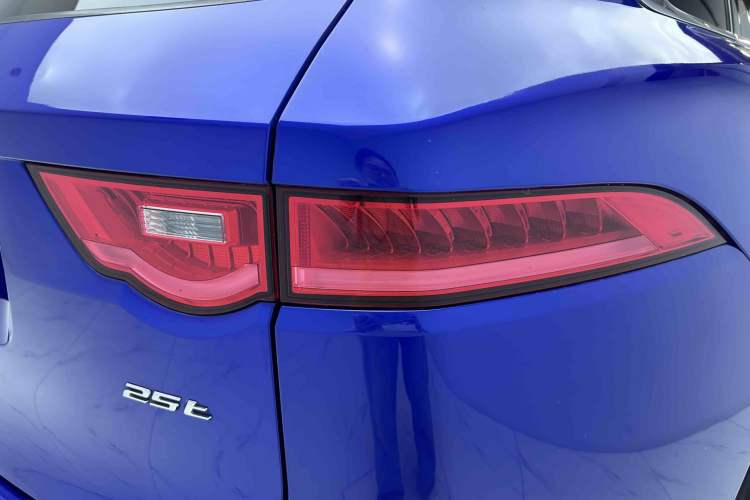 Used Jaguar F-PACE 2019 2.0T Two-Wheel Drive Urban Deluxe Edition Exterior 7
