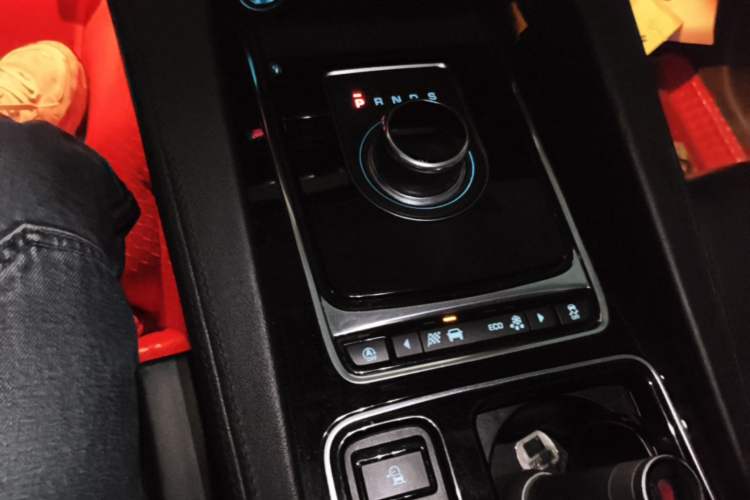 Used Jaguar F-PACE 2019 2.0T Four-Wheel Drive Urban Luxury Edition Gear Lever
