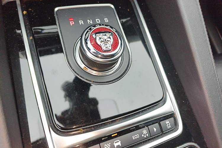 Used Jaguar F-PACE 2019 2.0T Four-Wheel Drive Urban Luxury Edition Gear Lever