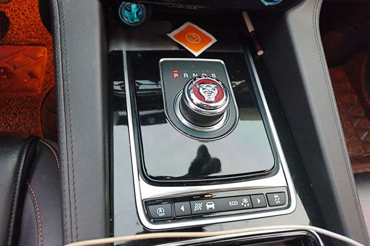 Used Jaguar F-PACE 2019 2.0T Four-Wheel Drive Urban Luxury Edition Gear Lever