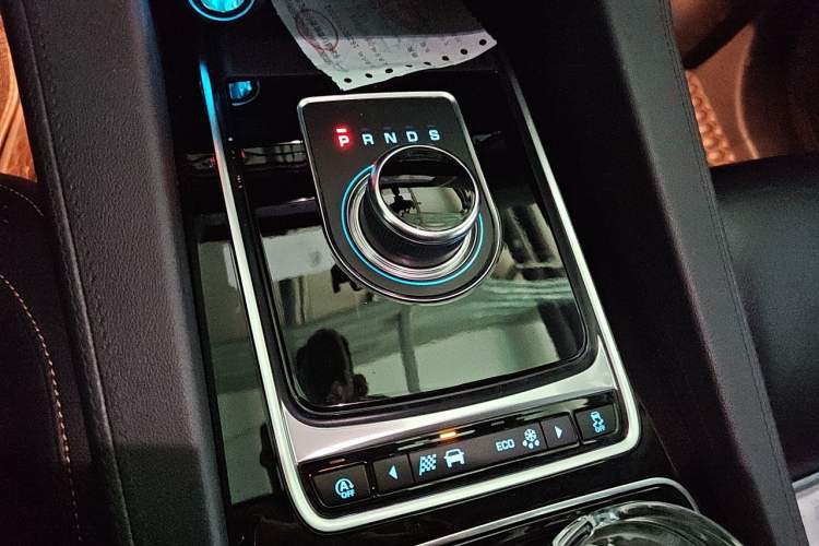 Used Jaguar F-PACE 2019 2.0T Four-Wheel Drive Urban Luxury Edition Gear Lever