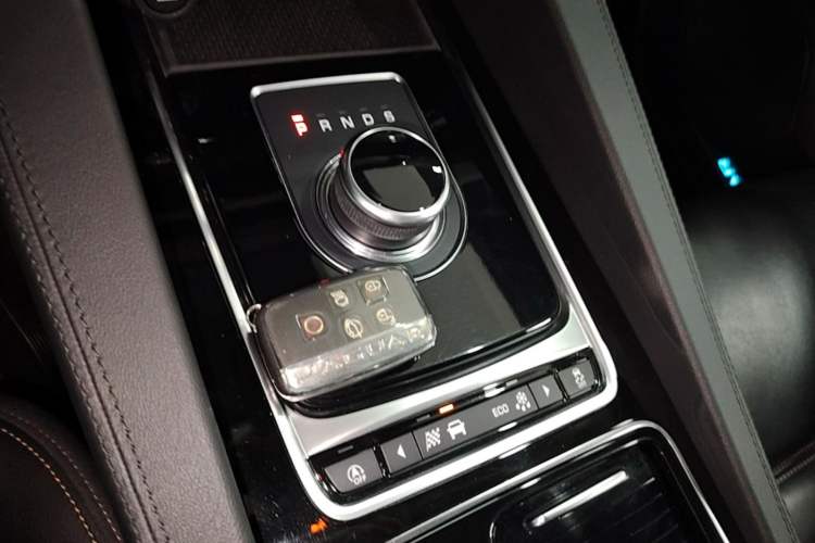 Used Jaguar F-PACE 2019 2.0T Four-Wheel Drive Urban Luxury Edition Gear Lever