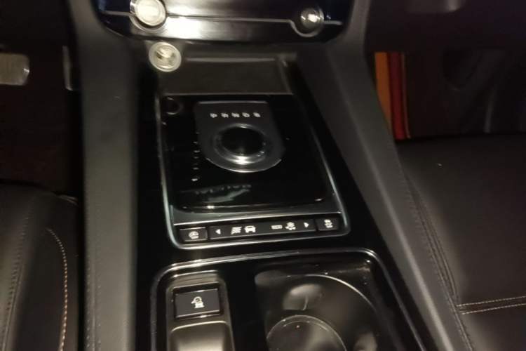 Used Jaguar F-PACE 2019 2.0T Four-Wheel Drive Urban Luxury Edition Gear Lever
