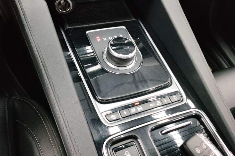 Used Jaguar F-PACE 2019 2.0T Four-Wheel Drive Urban Luxury Edition Gear Lever