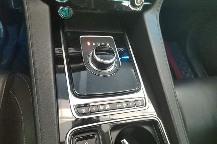 Used Jaguar F-PACE 2019 2.0T All-Wheel Drive R-Sport Sport Edition Gear Lever