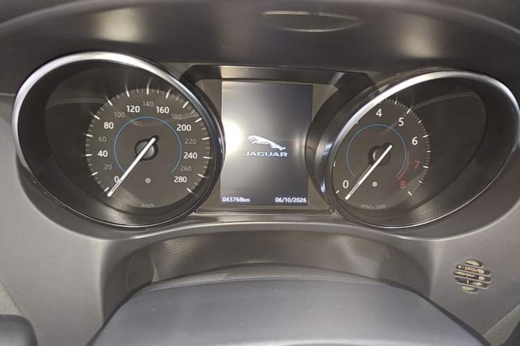 Used Jaguar F-PACE 2019 2.0T Four-Wheel Drive Urban Luxury Edition Instrument Cluster