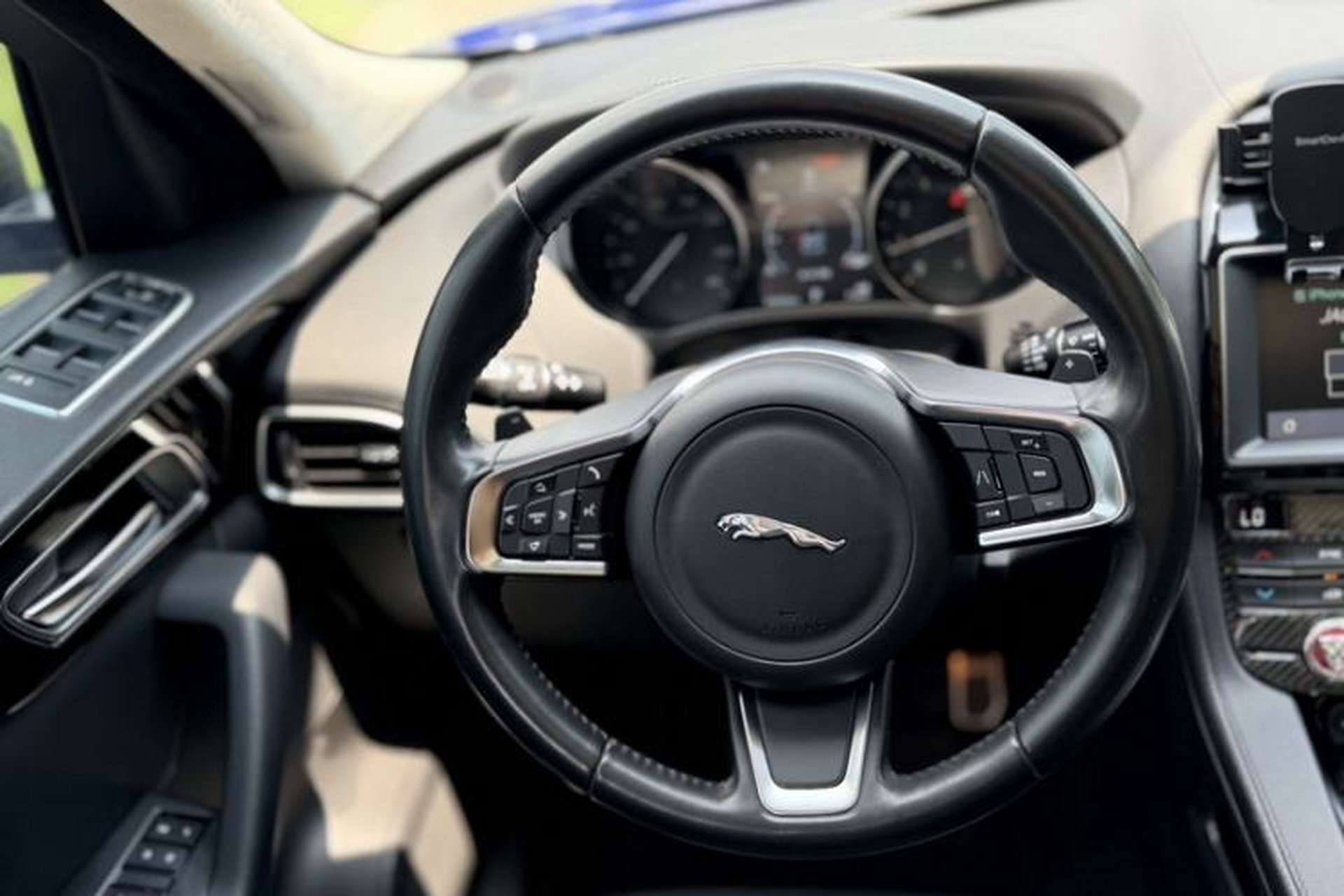 Used Jaguar F-PACE 2019 2.0T Four-Wheel Drive Urban Luxury Edition Interior 1