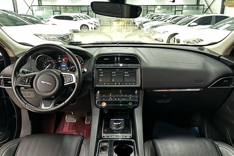 Used Jaguar F-PACE 2019 2.0T Four-Wheel Drive Urban Luxury Edition Interior 1