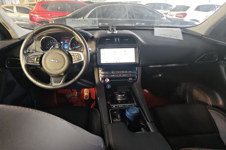 Used Jaguar F-PACE 2019 2.0T Four-Wheel Drive Urban Luxury Edition Interior 2