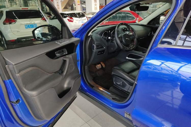 Used Jaguar F-PACE 2019 2.0T Four-Wheel Drive Urban Luxury Edition Interior 2