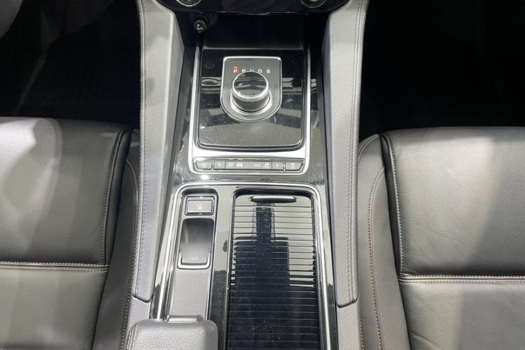 Used Jaguar F-PACE 2019 2.0T Four-Wheel Drive Urban Luxury Edition Interior 3