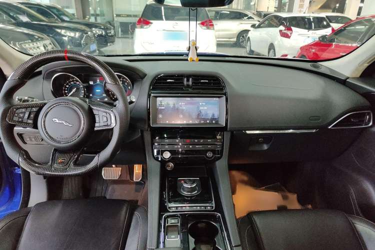 Used Jaguar F-PACE 2019 2.0T Four-Wheel Drive Urban Luxury Edition Interior 3