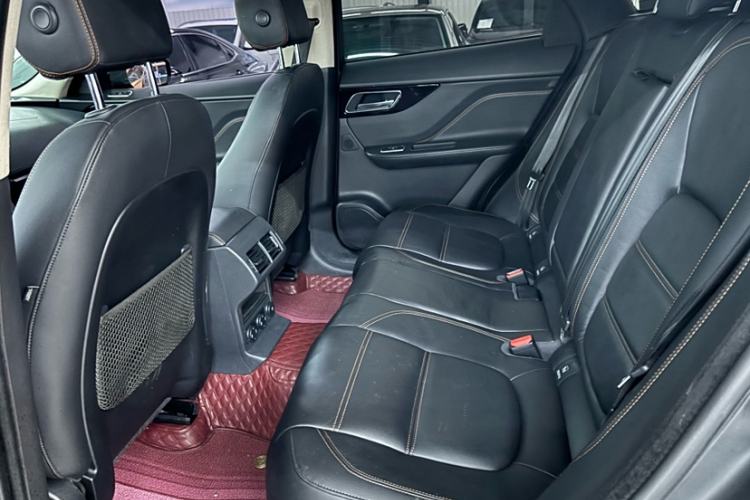 Used Jaguar F-PACE 2019 2.0T Four-Wheel Drive Urban Luxury Edition Interior 3