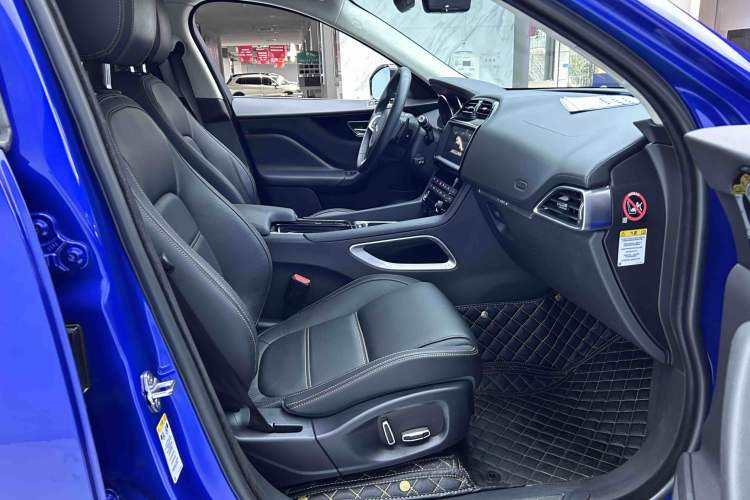 Used Jaguar F-PACE 2019 2.0T Two-Wheel Drive Urban Deluxe Edition Interior 3