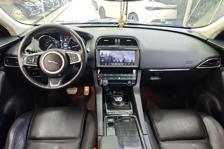 Used Jaguar F-PACE 2019 2.0T Four-Wheel Drive Urban Luxury Edition Interior 3