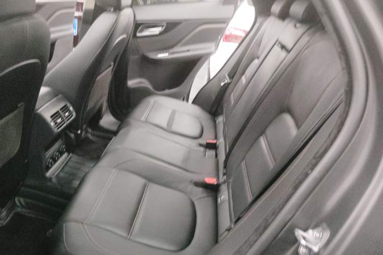 Used Jaguar F-PACE 2019 2.0T Four-Wheel Drive Urban Luxury Edition Interior 4