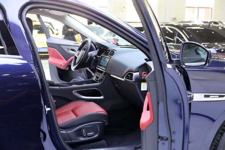 Used Jaguar F-PACE 2019 2.0T All-Wheel Drive R-Sport Sport Edition Interior 5