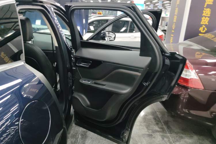 Used Jaguar F-PACE 2019 2.0T Four-Wheel Drive Urban Luxury Edition Interior 6