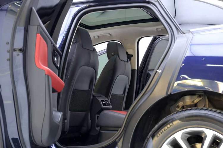 Used Jaguar F-PACE 2019 2.0T All-Wheel Drive R-Sport Sport Edition Interior 6