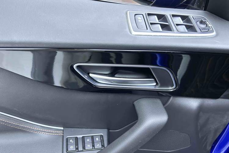 Used Jaguar F-PACE 2019 2.0T Two-Wheel Drive Urban Deluxe Edition Interior 7