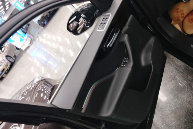 Used Jaguar F-PACE 2019 2.0T Four-Wheel Drive Urban Luxury Edition Interior 7