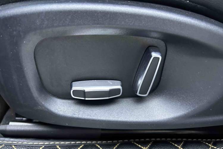 Used Jaguar F-PACE 2019 2.0T Two-Wheel Drive Urban Deluxe Edition Interior 8