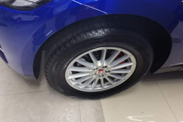 Used Jaguar F-PACE 2019 2.0T Four-Wheel Drive Urban Luxury Edition Left Front Wheel Hub