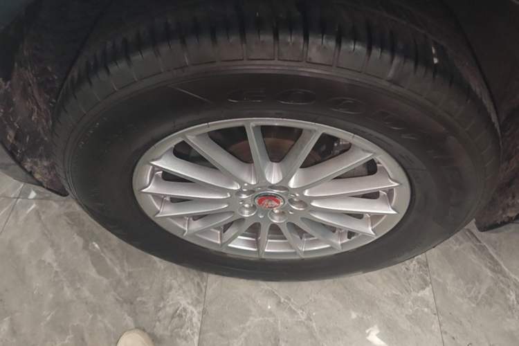 Used Jaguar F-PACE 2019 2.0T Four-Wheel Drive Urban Luxury Edition Left Front Wheel Hub