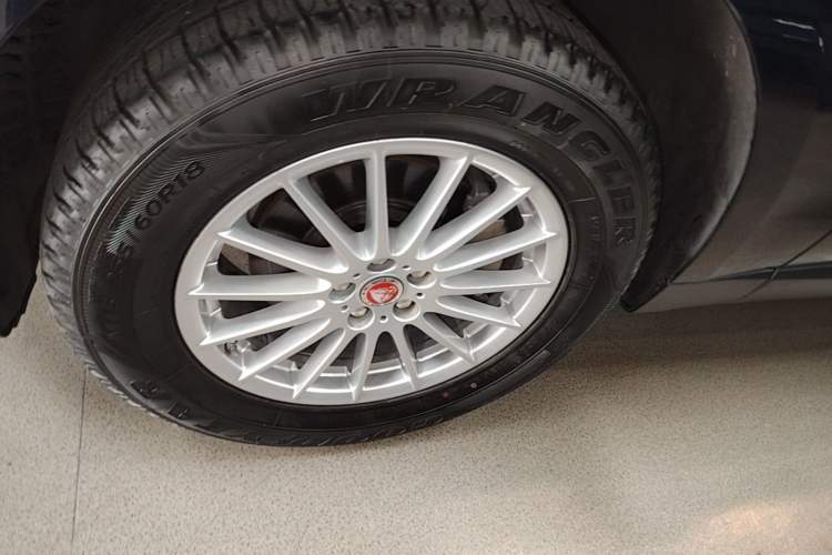 Used Jaguar F-PACE 2019 2.0T Four-Wheel Drive Urban Luxury Edition Left Front Wheel Hub