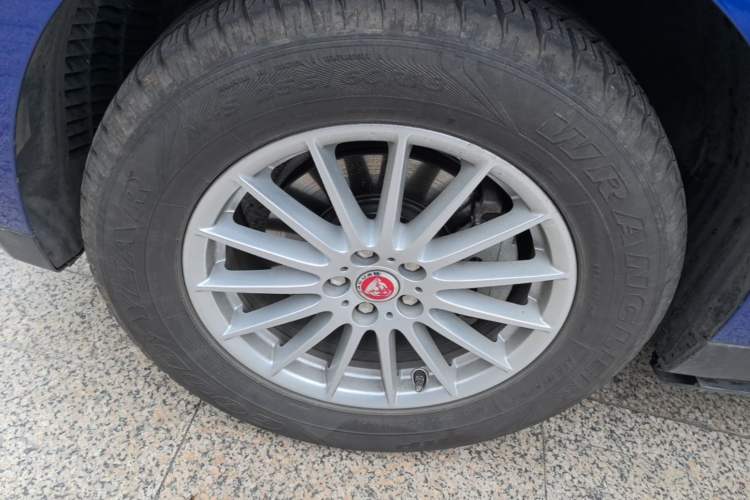 Used Jaguar F-PACE 2019 2.0T Two-Wheel Drive Urban Deluxe Edition Left Front Wheel Hub